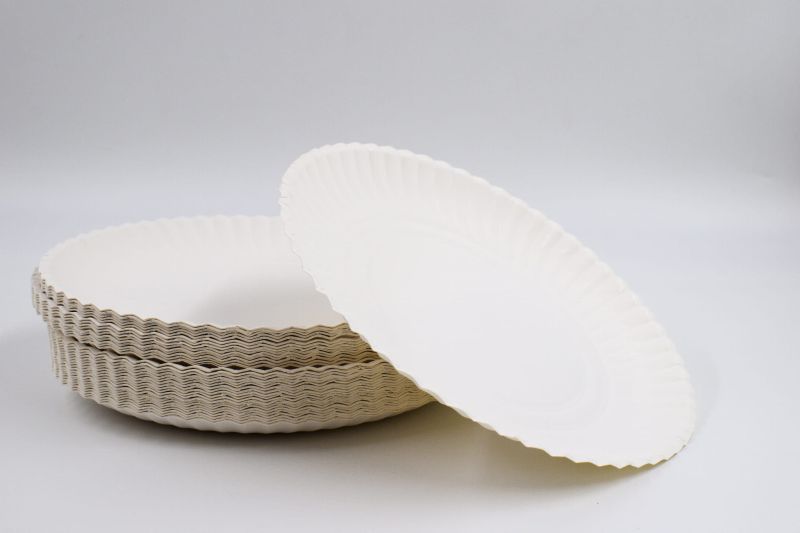 Talerz papierowy biały 23cm - 100  szt.